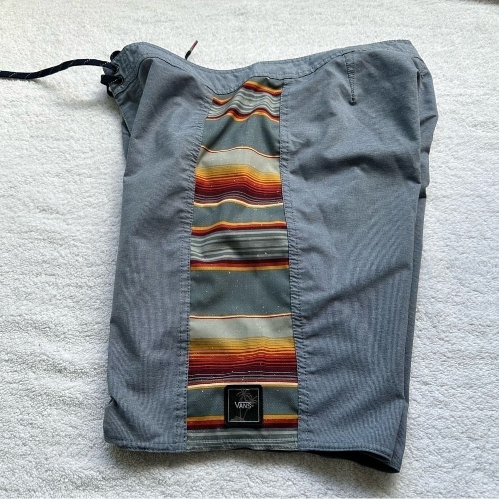 Vans Off The Wall Side Psych Board Shorts Blue with striped sides Size 31 Mens - Picture 3 of 5